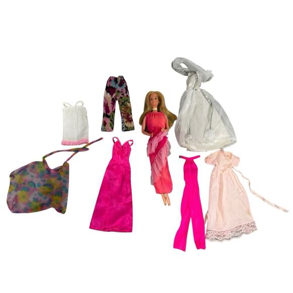Vintage Original 1977 SUPERSTAR BARBIE DOLL WITH EXTRA CLOTHING LOT - Picture 2 of 11